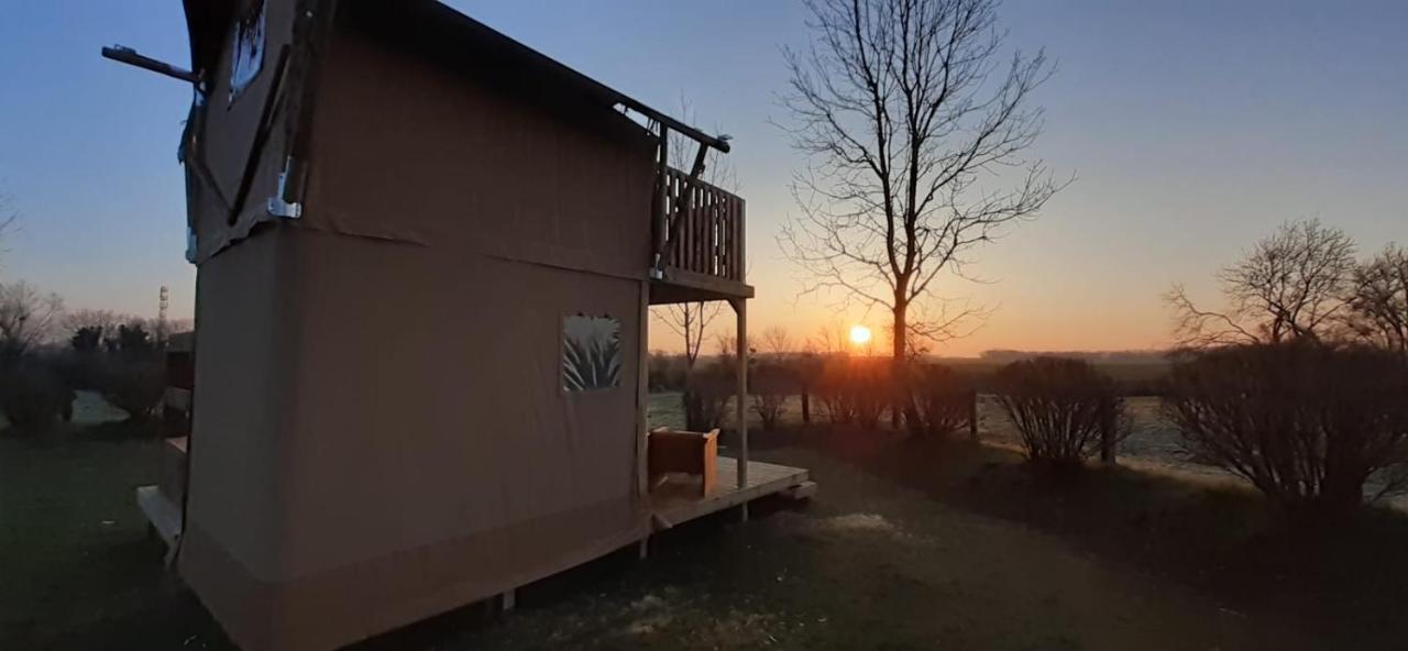 Tente Cabane Du Camping Hautoreille Bannes  Luaran gambar